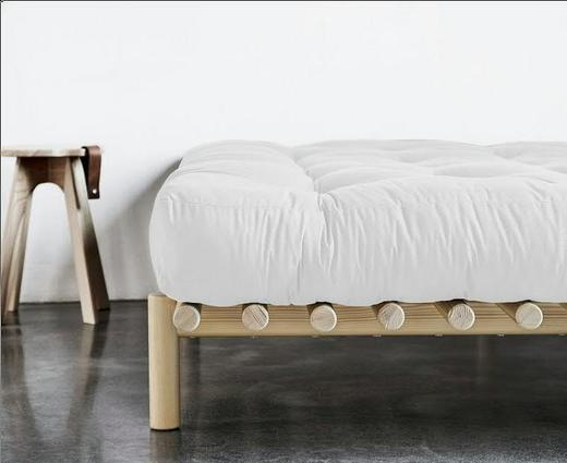 pace bed natural s futonem